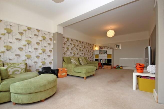 Spacious lounge