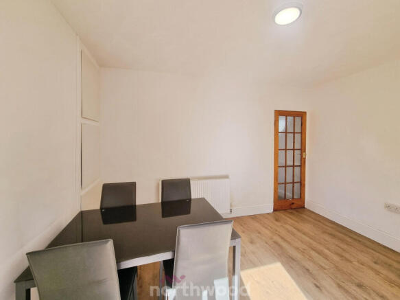 3 bed Semi-Detached for sale Image 10