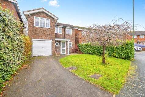 Pretoria Avenue, Midhurst, West Sussex, GU29