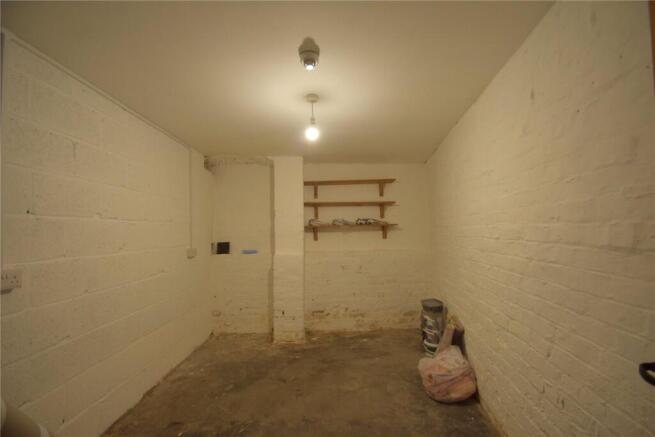 3 bed Apartment to rent Image 12