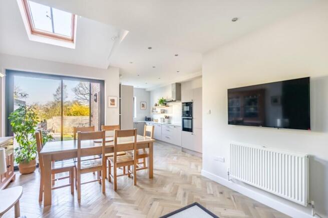 4 bed Town House for sale Image 3