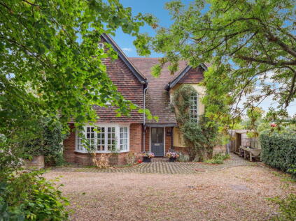 Aston Clinton Road, Weston Turville, Aylesbury, HP22 5AB