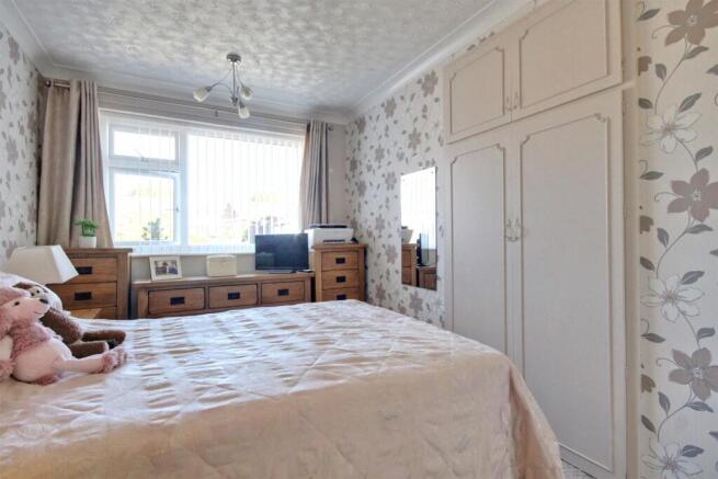 2 bed Semi-Detached Bungalow for sale Image 6