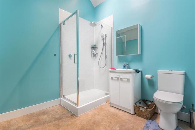 GROUND FLOOR SHOWER ROOM