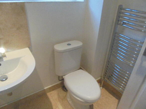 Family bathroom cont