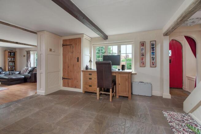 ENTRANCE HALL/RECEPTION AREA
