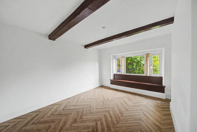 4 bed Semi-Detached for sale Image 5