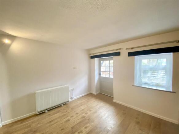Sitting room 2.jpeg