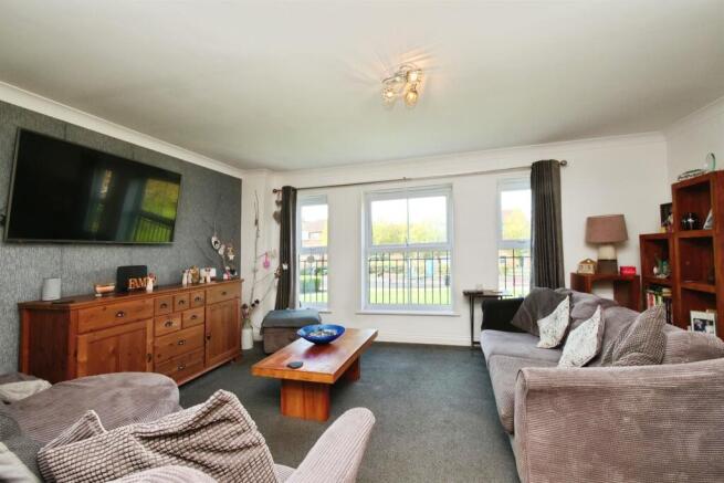 4 bed Semi-Detached for sale Image 7