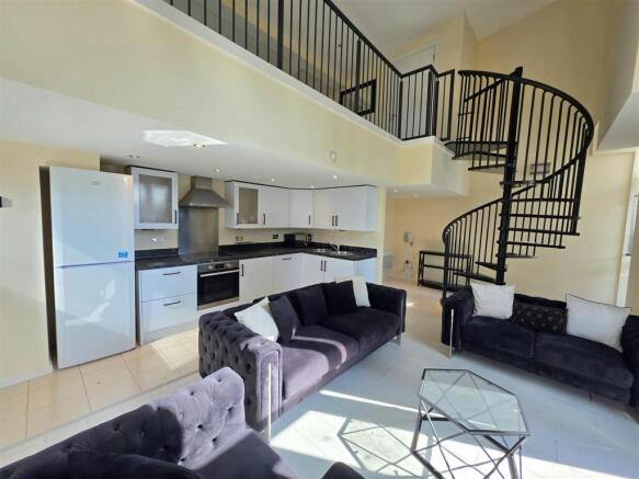 Lounge/Kitchen
