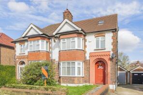 30, Lullington Garth, North Finchley, London N12 7AP