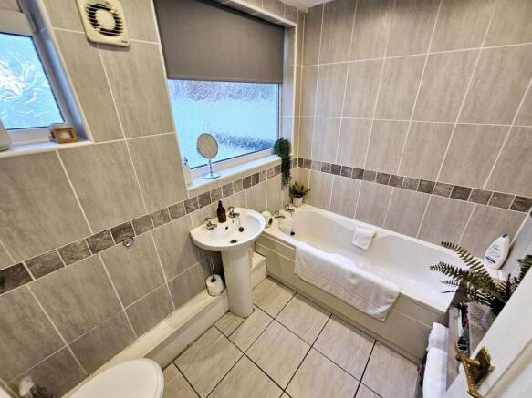 3 bed Terraced for sale Image 8