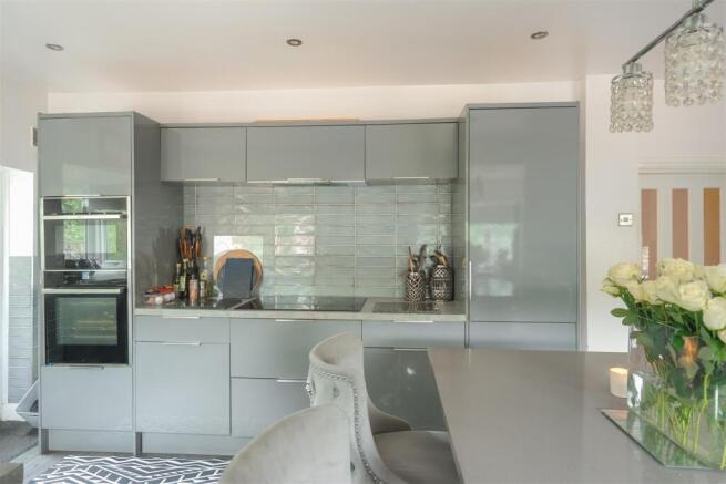 4 bed Detached for sale Image 5