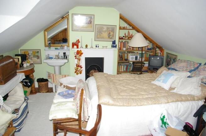 BEDROOM 2