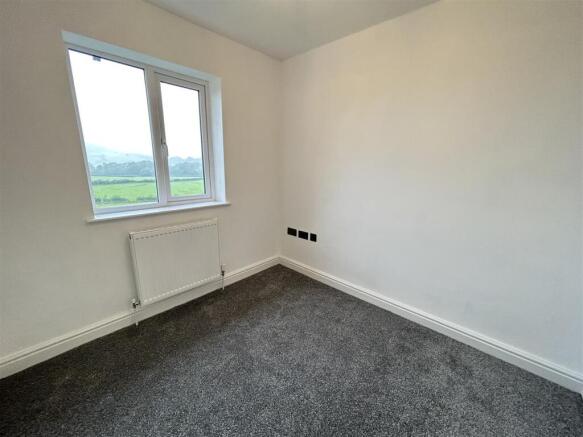 3 bed Semi-Detached to rent Image 12