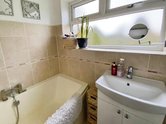 4 bed Detached for sale Image 12