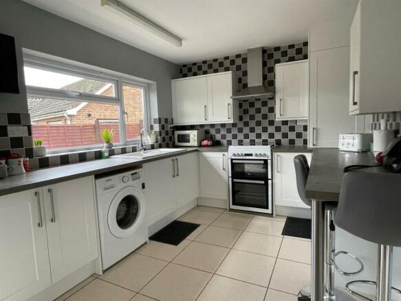 Kitchen2.jpg