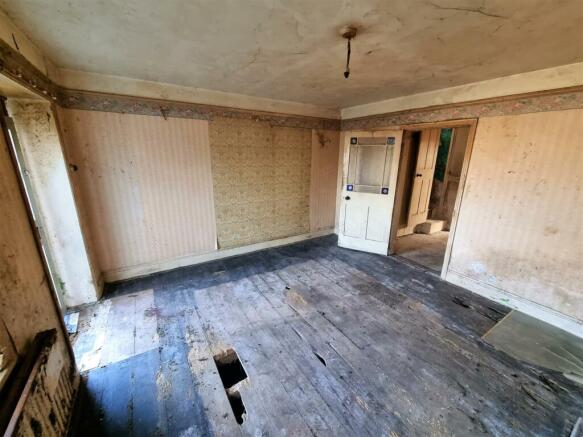 2 South View - Living Room.jpg