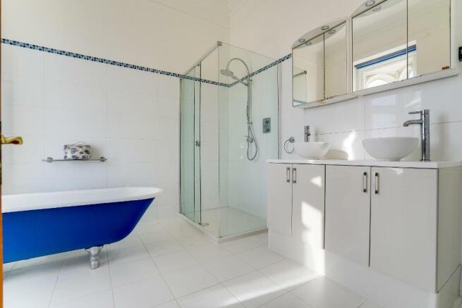 Ensuite bathroom to Bedroom 1