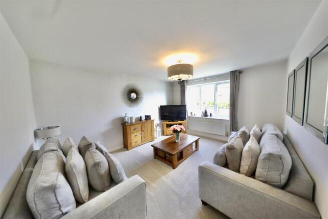 4 bed Detached for sale Image 6