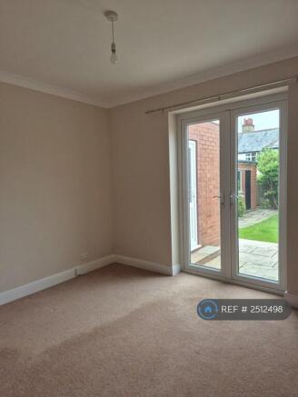 3 bed Semi-Detached to rent Image 5