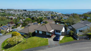 16, Summerfield Close, St. Austell PL26 6QD