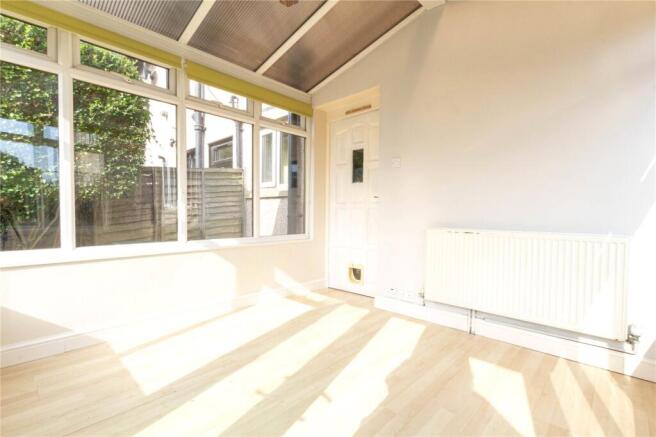 2 bed Terraced to rent Image 12