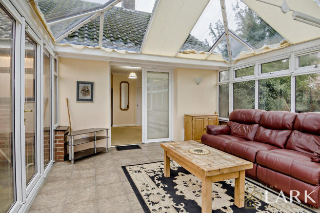 8676980-interior1...