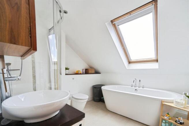 3 bed Semi-Detached for sale Image 4