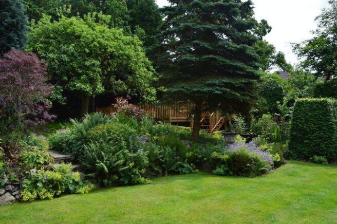 REAR GARDEN LE...