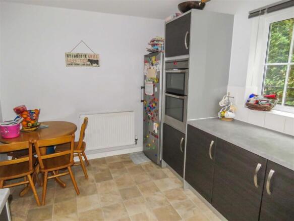 KITCHEN / BREAKFAST ROOM