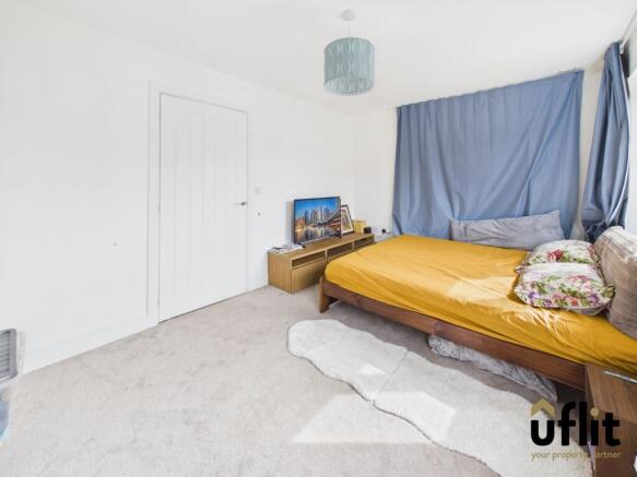 3 bed Semi-Detached for sale Image 12