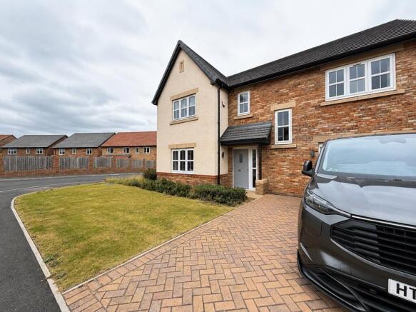 4 bed Detached for sale Image 11
