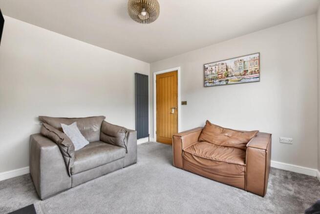 4 bed Semi-Detached for sale Image 9