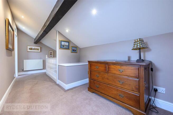 5 bed Detached for sale Image 11