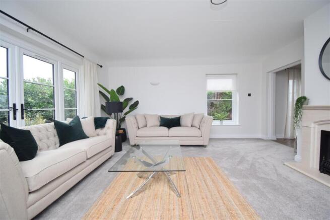 4 bed Detached Bungalow for sale Image 4
