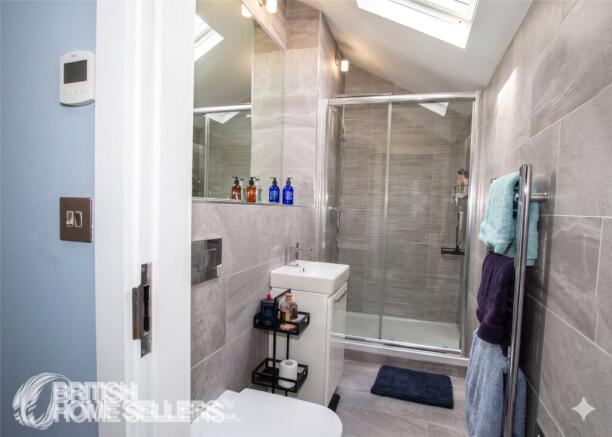 3 bed Apartment for sale Image 11