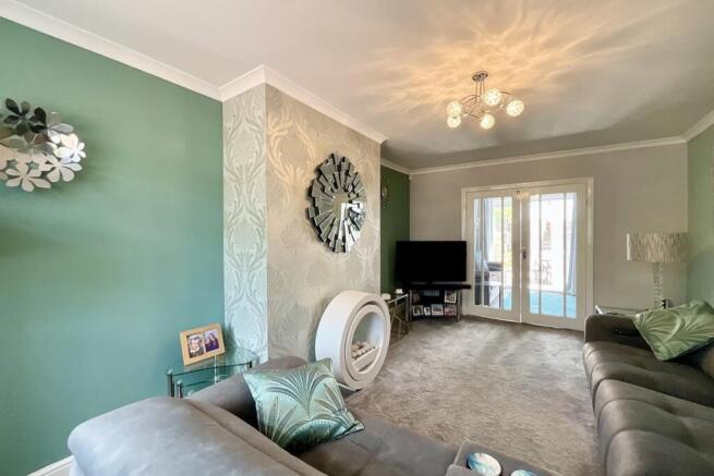 4 bed Semi-Detached for sale Image 3