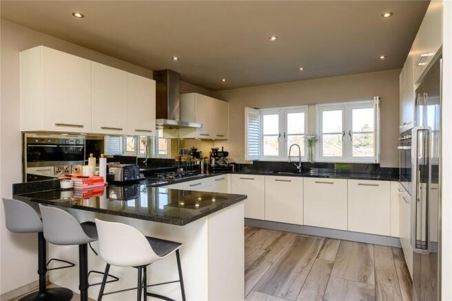 4 bed Detached for sale Image 11
