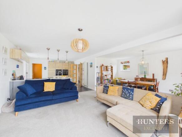 4 bed Detached for sale Image 4