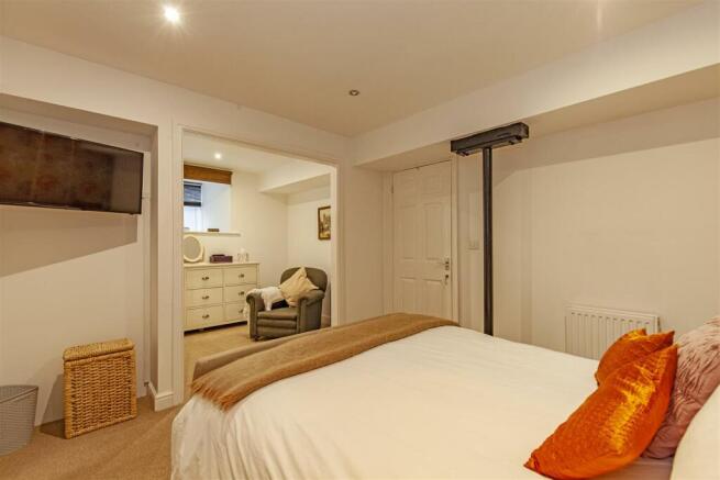 Bedroom 1-3.jpg