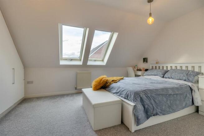 8586346-interior13.jpg