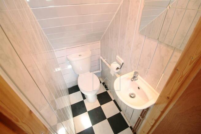5 bed House to rent Image 5
