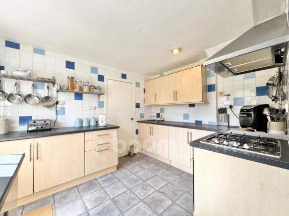 Crummock Gardens, Beith kitchen