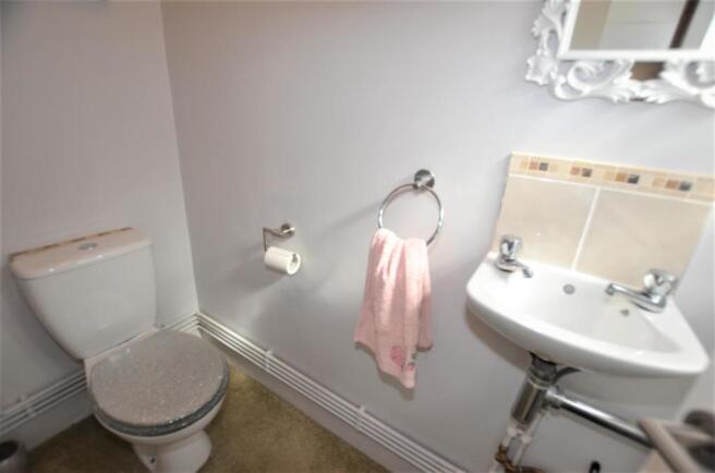 Guests Cloak Room/WC
