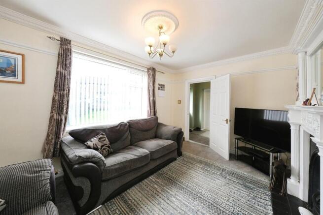 4 bed Semi-Detached for sale Image 5