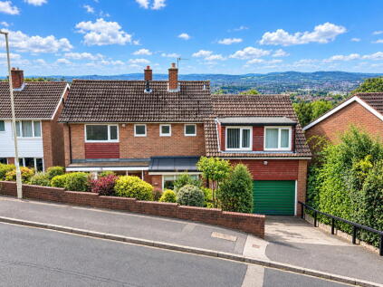 View Drive, Oakham, Dudley, DY2 7TD