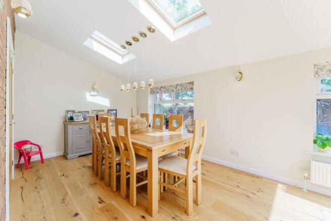 4 bed Detached for sale Image 11