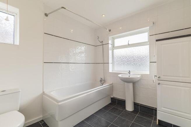 3 bed Semi-Detached to rent Image 10