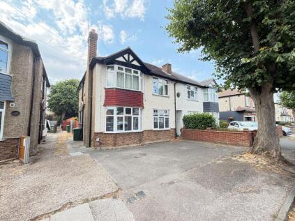 St Hildas Avenue, Ashford, TW15